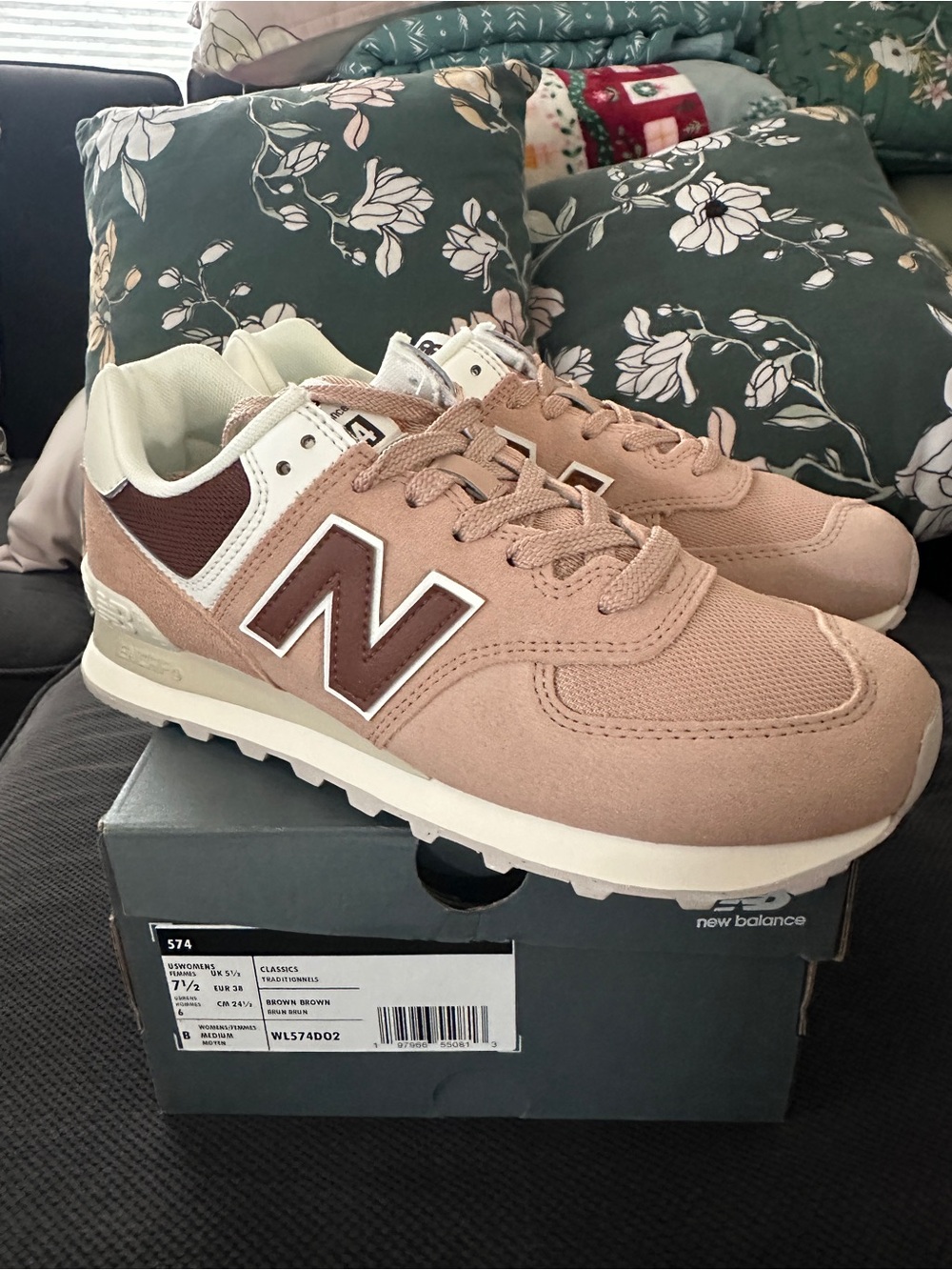 NWB: New Balance Beige and Brown 574 Retro Runner Sneakers WMS size 7.5